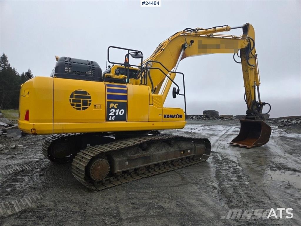 Komatsu PC210LC-11 Excavator with OilQuick quick coupler a Beltegraver