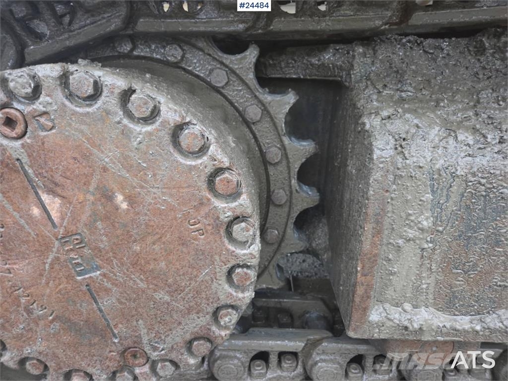 Komatsu PC210LC-11 Excavator with OilQuick quick coupler a Beltegraver