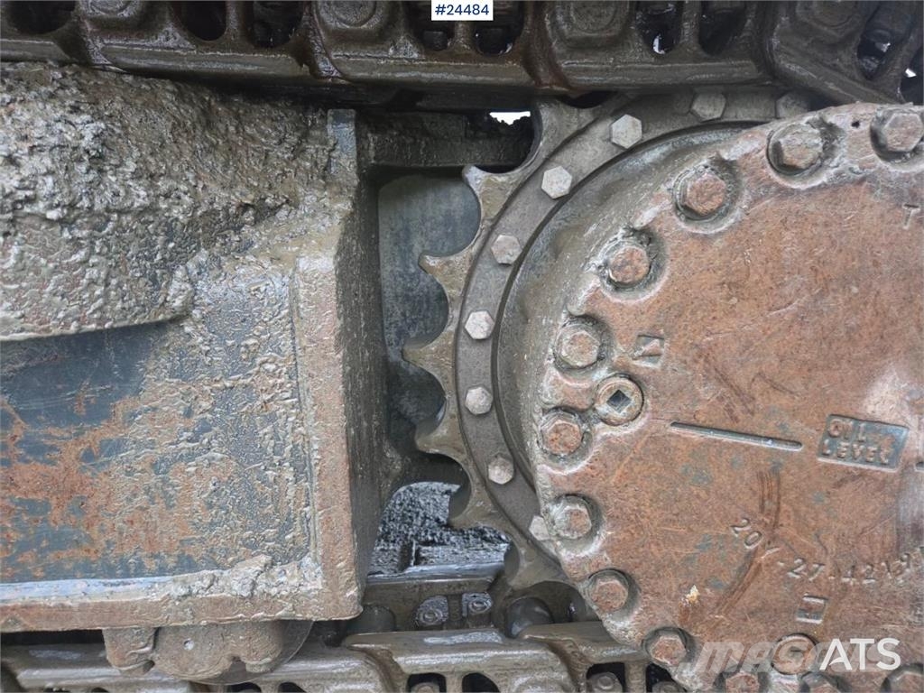Komatsu PC210LC-11 Excavator with OilQuick quick coupler a Beltegraver