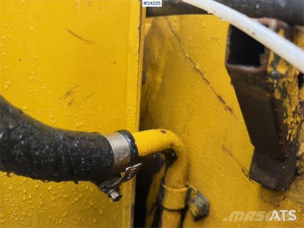 Komatsu PC240LC-7K excavator w/ 2 buckets – prepared for m Εκσκαφείς με ερπύστριες