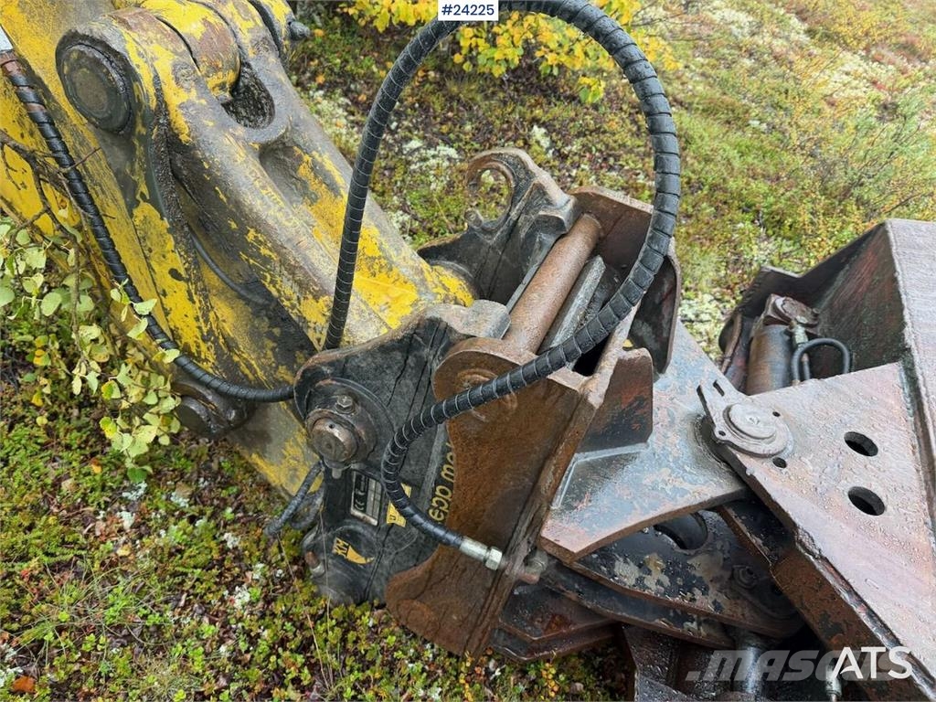 Komatsu PC240LC-7K excavator w/ 2 buckets – prepared for m Εκσκαφείς με ερπύστριες