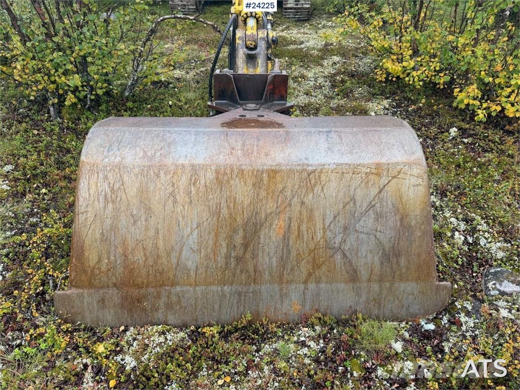 Komatsu PC240LC-7K excavator w/ 2 buckets – prepared for m Εκσκαφείς με ερπύστριες