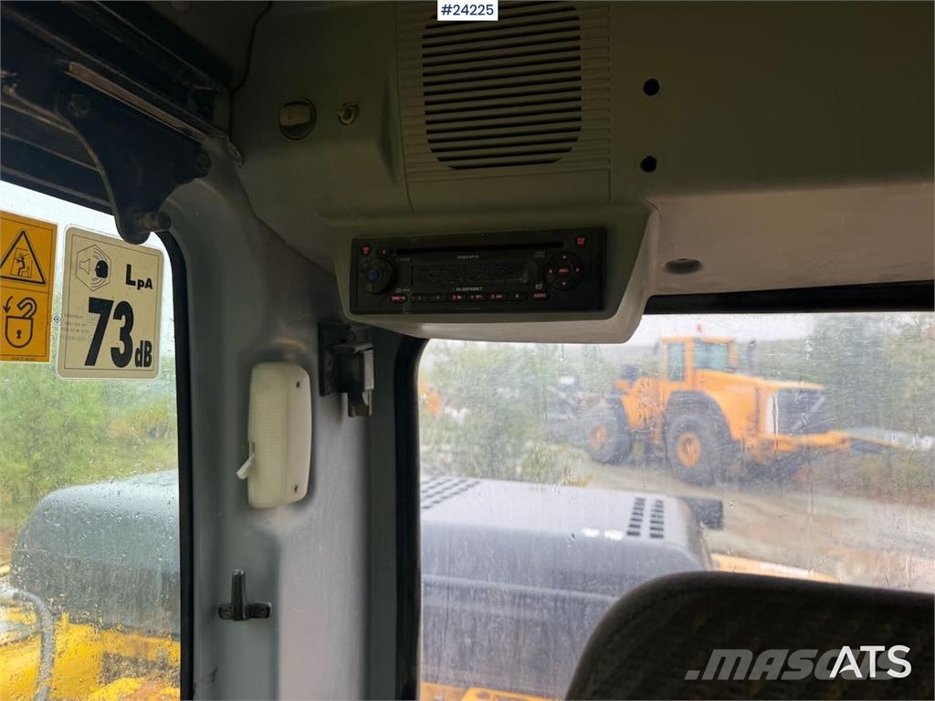 Komatsu PC240LC-7K excavator w/ 2 buckets – prepared for m Εκσκαφείς με ερπύστριες