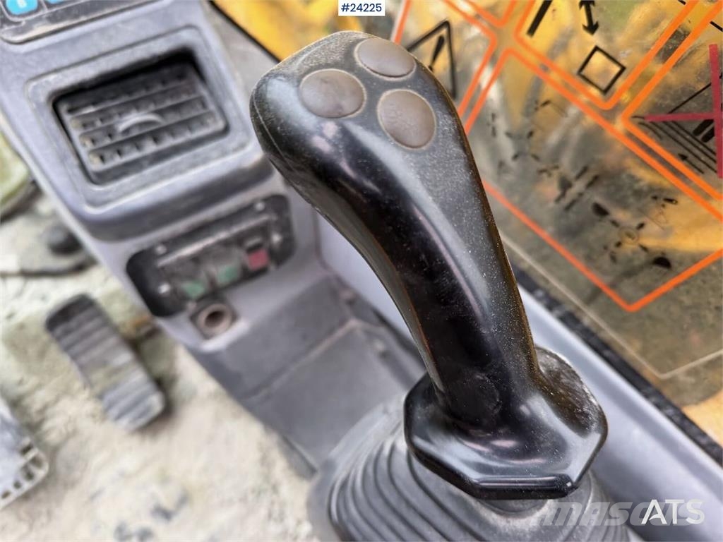 Komatsu PC240LC-7K excavator w/ 2 buckets – prepared for m Εκσκαφείς με ερπύστριες