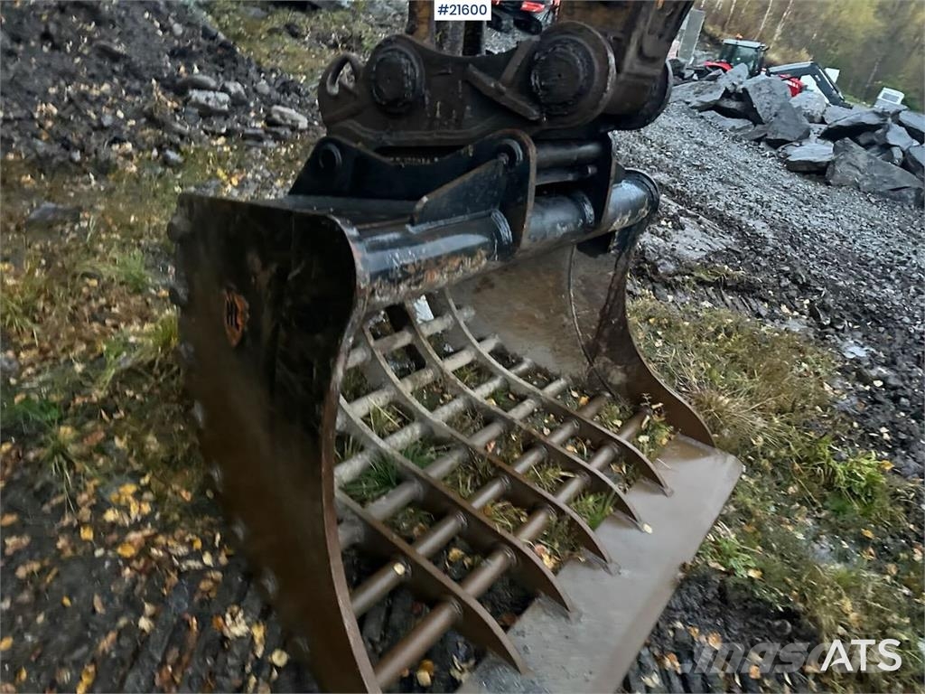 Komatsu PC240LC excavator. WATCH VIDEO. Верижен екскаватор