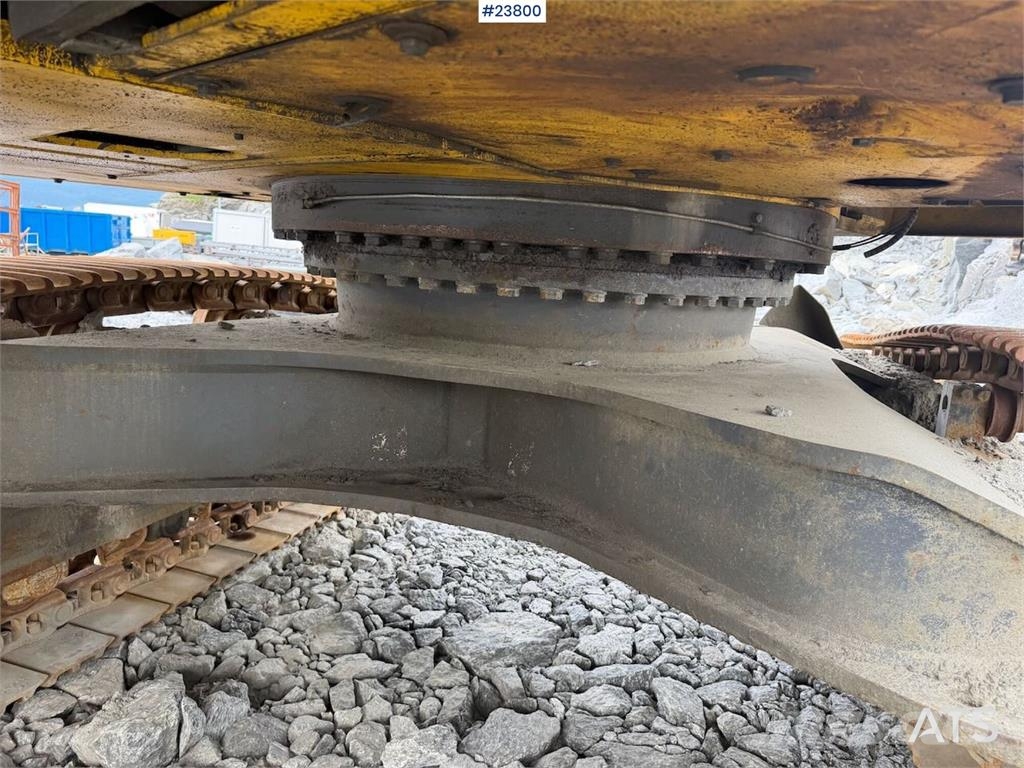 Komatsu PC490LC-11 excavator w/ 2 buckets حفارات زحافة