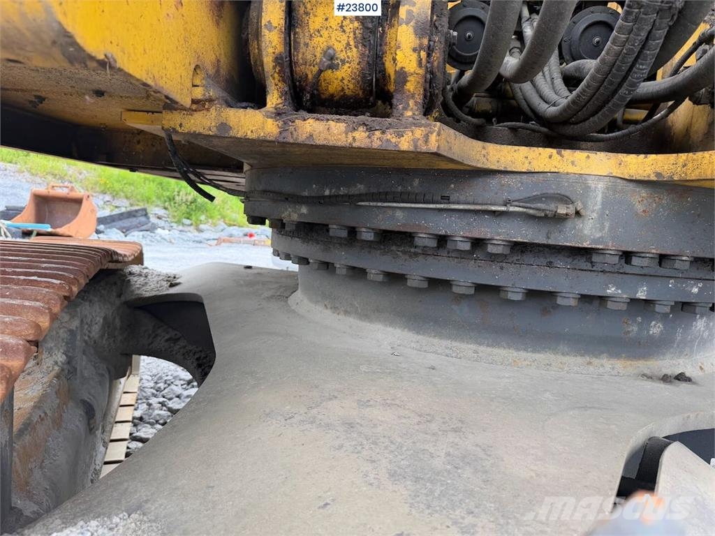 Komatsu PC490LC-11 excavator w/ 2 buckets حفارات زحافة