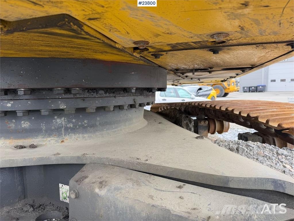 Komatsu PC490LC-11 excavator w/ 2 buckets حفارات زحافة