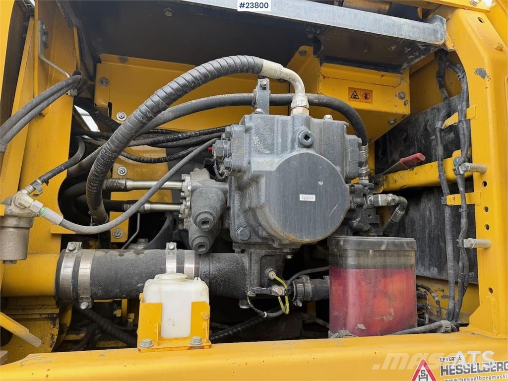 Komatsu PC490LC-11 excavator w/ 2 buckets حفارات زحافة