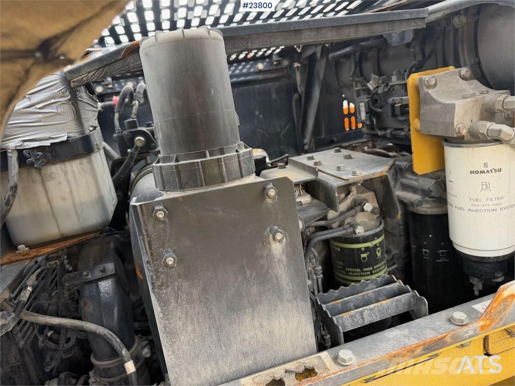 Komatsu PC490LC-11 excavator w/ 2 buckets حفارات زحافة