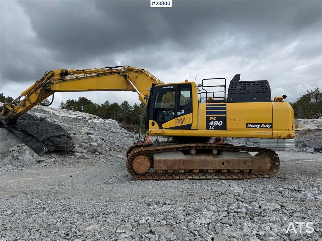 Komatsu PC490LC-11 excavator w/ 2 buckets حفارات زحافة
