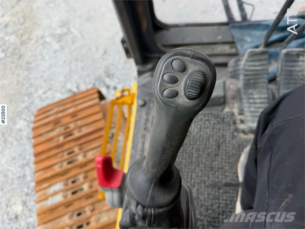 Komatsu PC490LC-11 excavator w/ 2 buckets حفارات زحافة