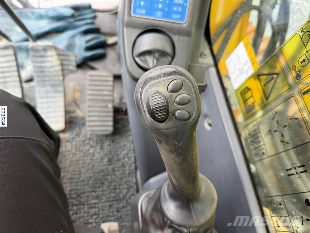 Komatsu PC490LC-11 excavator w/ 2 buckets حفارات زحافة