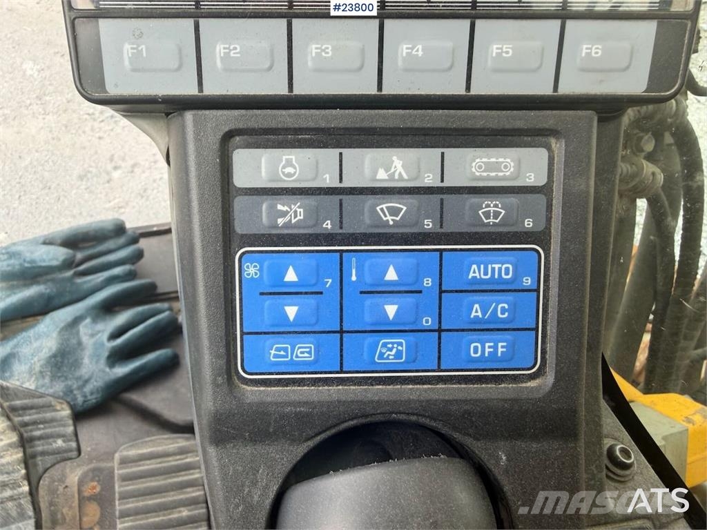 Komatsu PC490LC-11 excavator w/ 2 buckets حفارات زحافة
