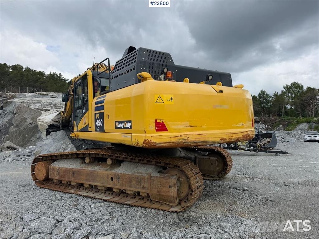 Komatsu PC490LC-11 excavator w/ 2 buckets حفارات زحافة