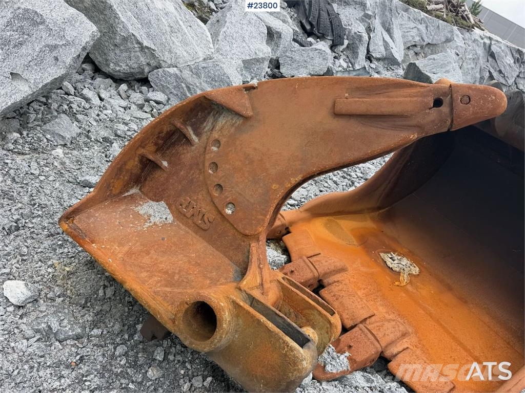 Komatsu PC490LC-11 excavator w/ 2 buckets حفارات زحافة