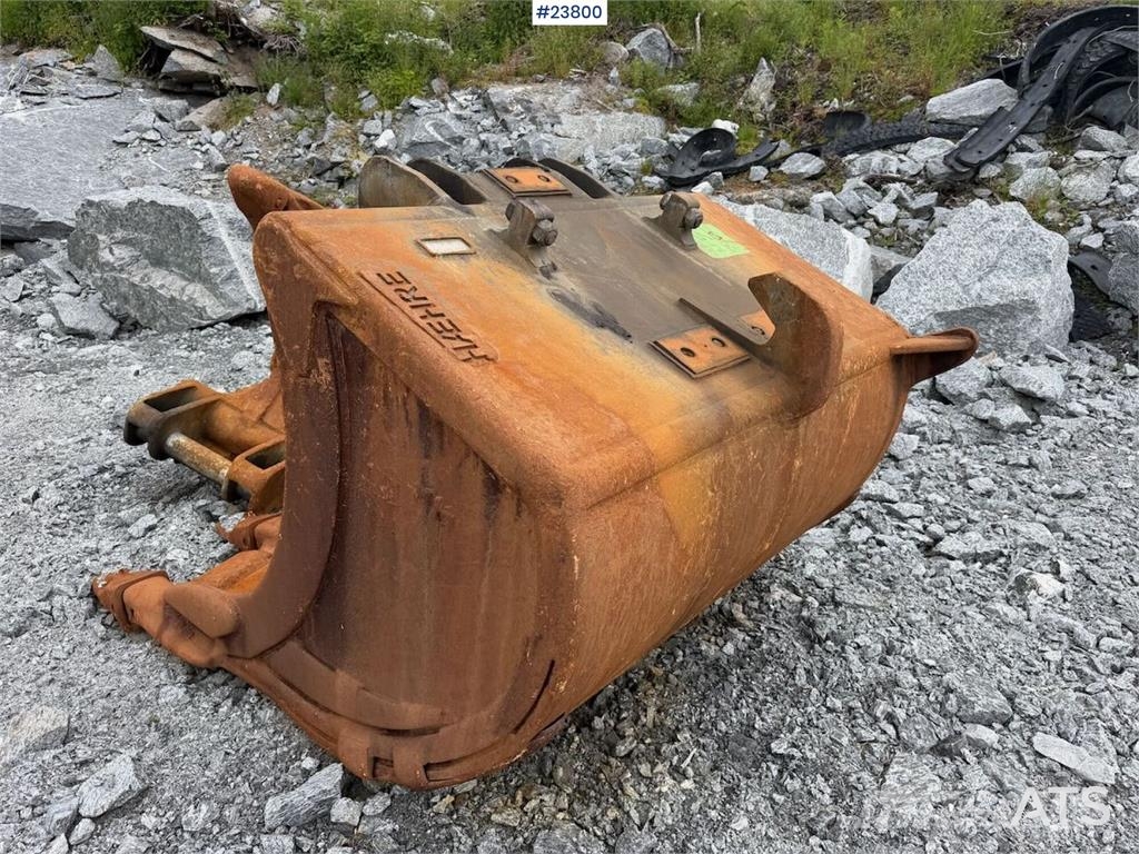 Komatsu PC490LC-11 excavator w/ 2 buckets حفارات زحافة