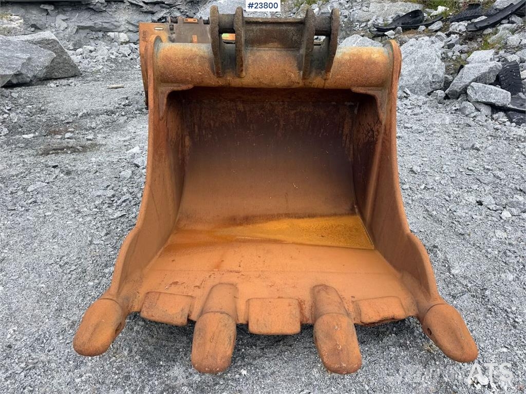 Komatsu PC490LC-11 excavator w/ 2 buckets حفارات زحافة