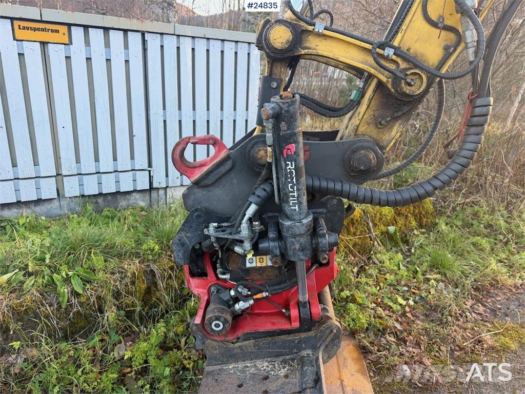Komatsu PC78US-10 Excavator with tiltrotator, 2 buckets, r Pásová rýpadla