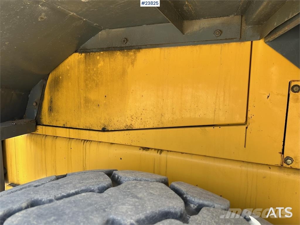 Komatsu WA320-3H wheel loader for sale as partial repair p Kolesové nakladače