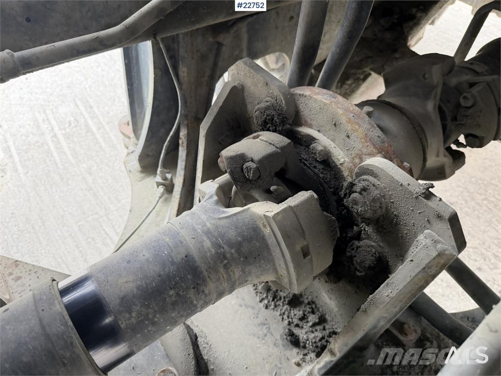 Komatsu WA500-7 wheel loader with a bucket Cargadoras sobre ruedas