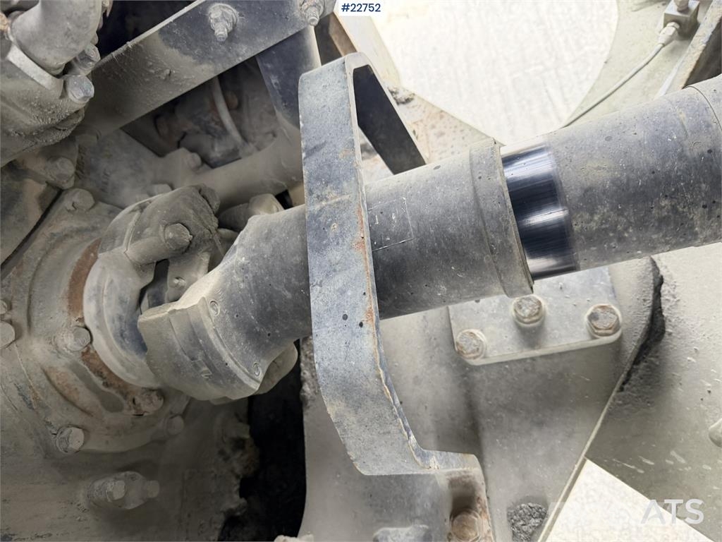Komatsu WA500-7 wheel loader with a bucket Cargadoras sobre ruedas