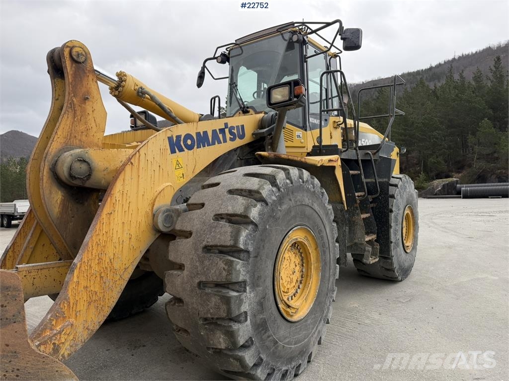 Komatsu WA500-7 wheel loader with a bucket Cargadoras sobre ruedas