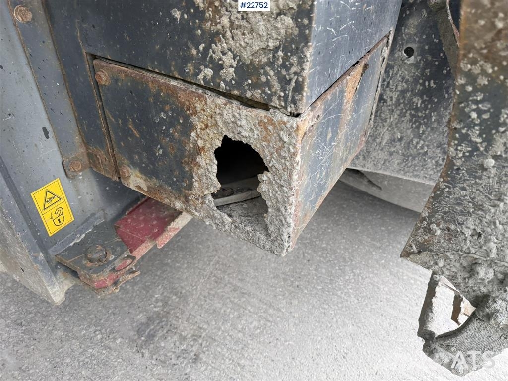 Komatsu WA500-7 wheel loader with a bucket Cargadoras sobre ruedas