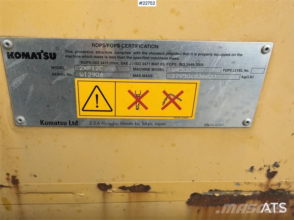 Komatsu WA500-7 wheel loader with a bucket Cargadoras sobre ruedas