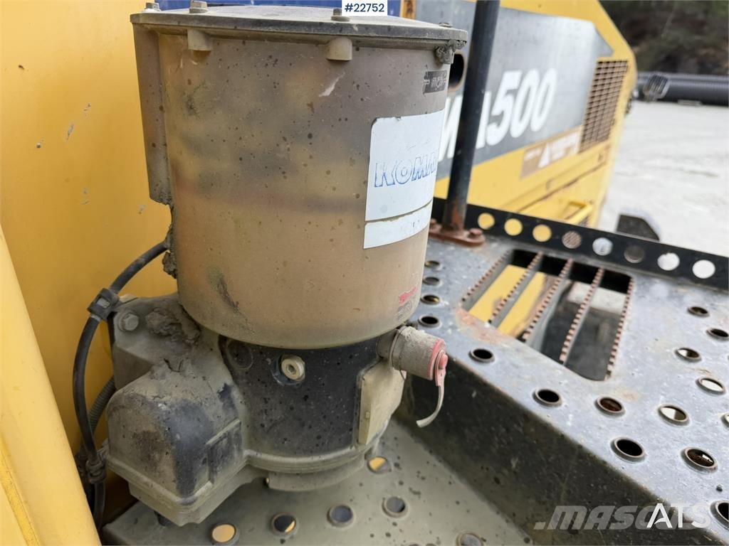 Komatsu WA500-7 wheel loader with a bucket Cargadoras sobre ruedas