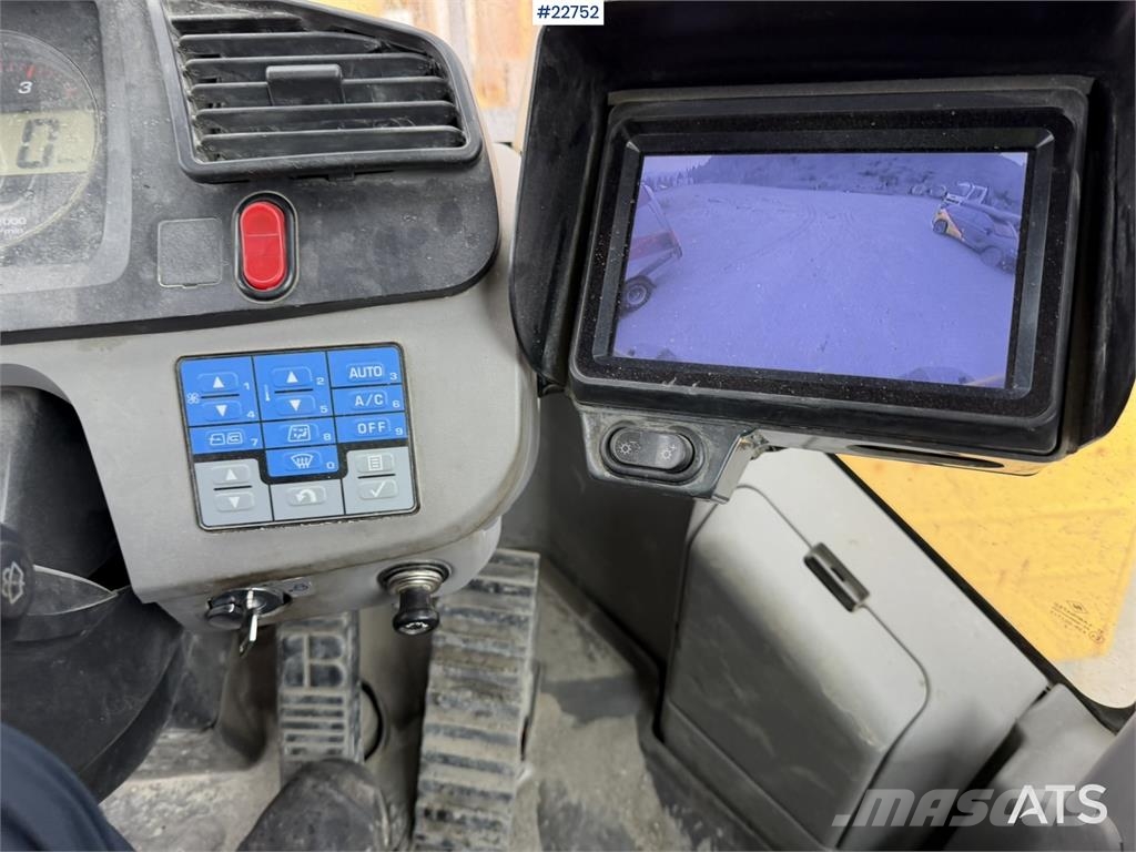Komatsu WA500-7 wheel loader with a bucket Cargadoras sobre ruedas