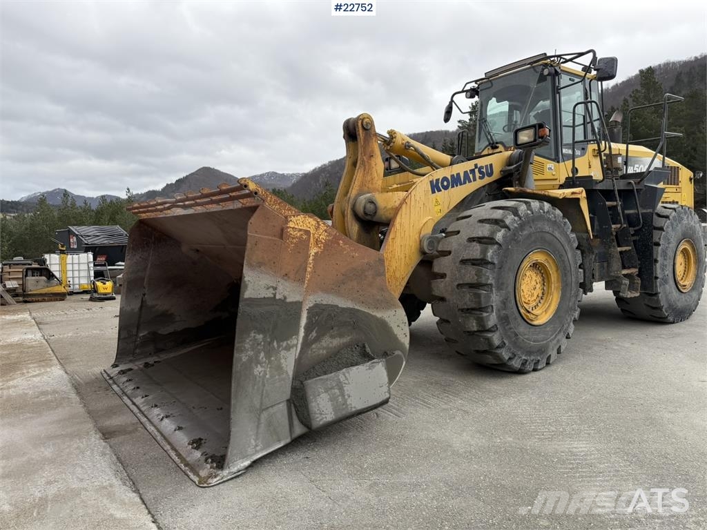 Komatsu WA500-7 wheel loader with a bucket Cargadoras sobre ruedas