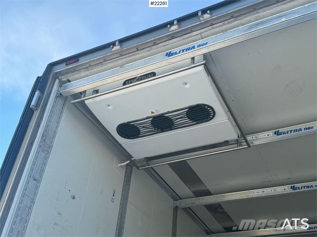 Krone box semi-trailer with Thermo King unit أنواع أخرى من أنصاف المقطورات