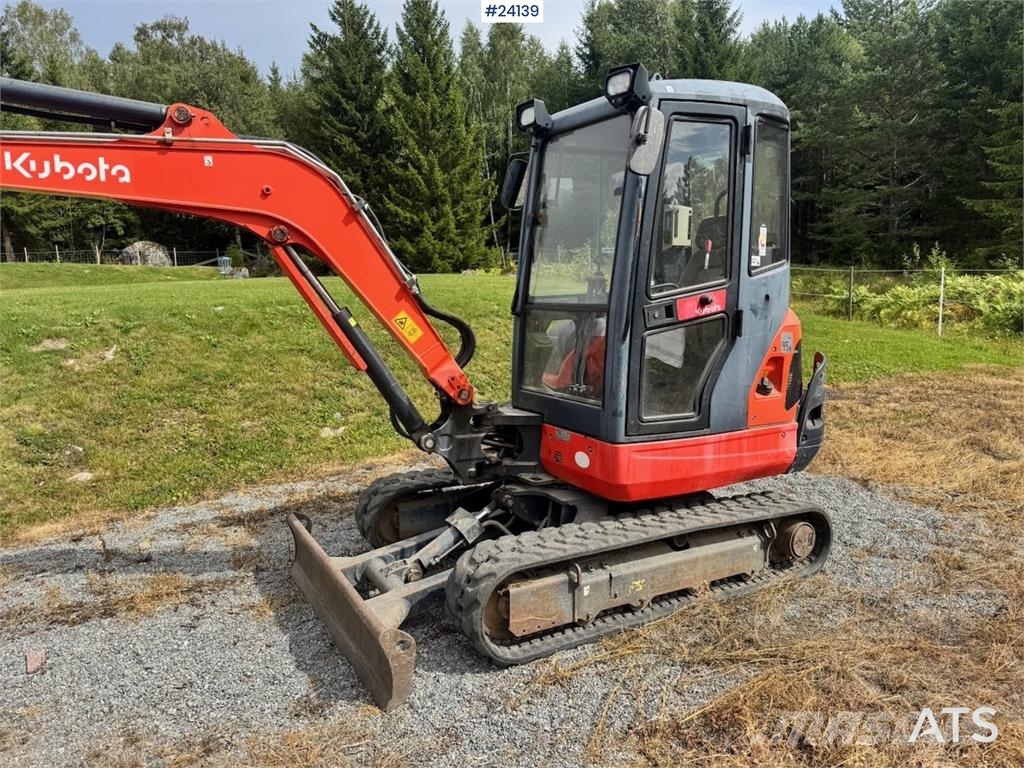 Kubota KX101 Mini Excavator with 2 Buckets حفارات صغيرة أقل من 7 طن (حفارات صغيرة)