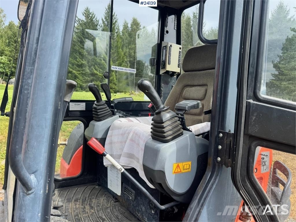 Kubota KX101 Mini Excavator with 2 Buckets حفارات صغيرة أقل من 7 طن (حفارات صغيرة)