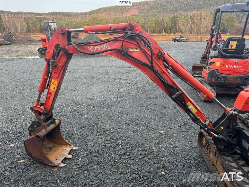 Kubota U17-3a Mini Excavator with Digging Bucket – Custom Mini excavators < 7t (Mini diggers)