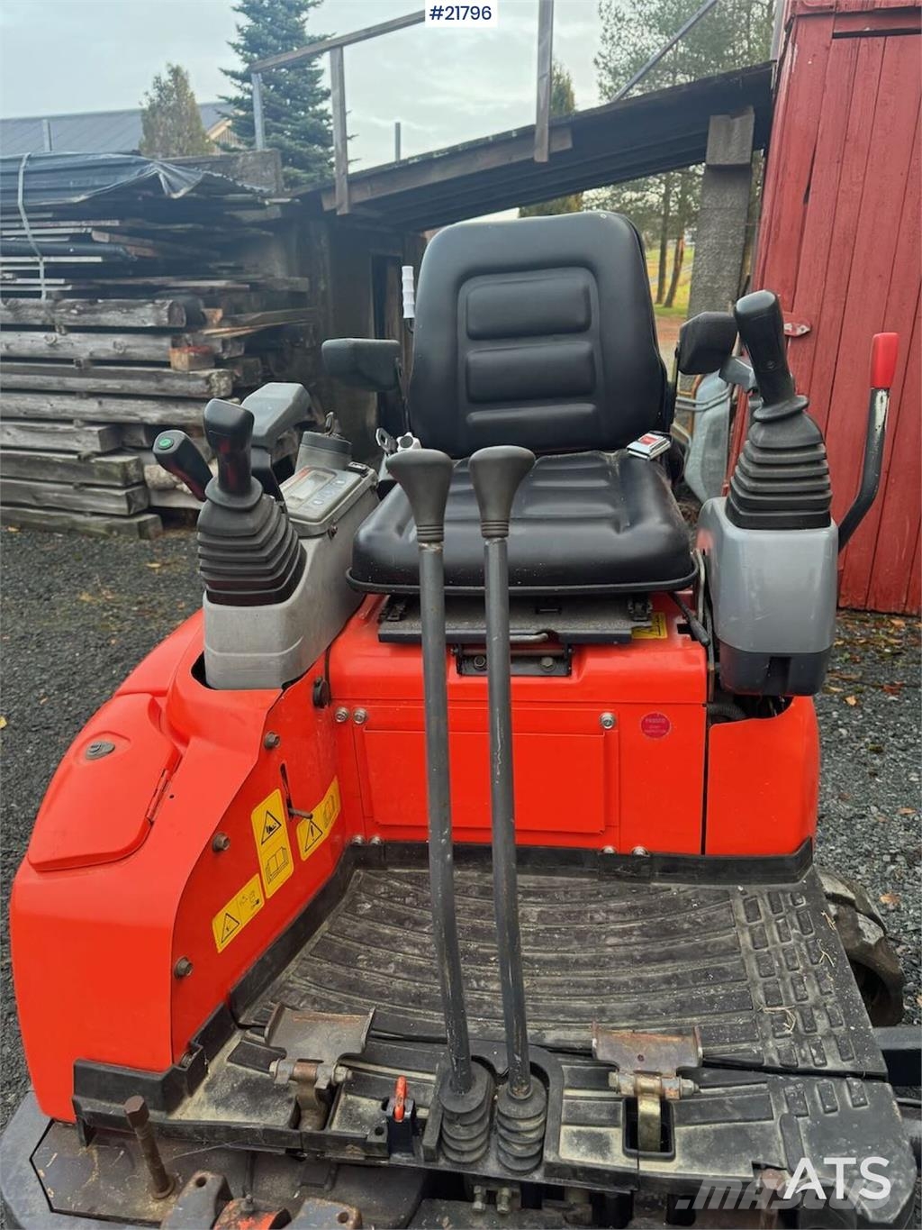 Kubota U17-3a Mini Excavator with Digging Bucket – Custom Mini excavators < 7t (Mini diggers)