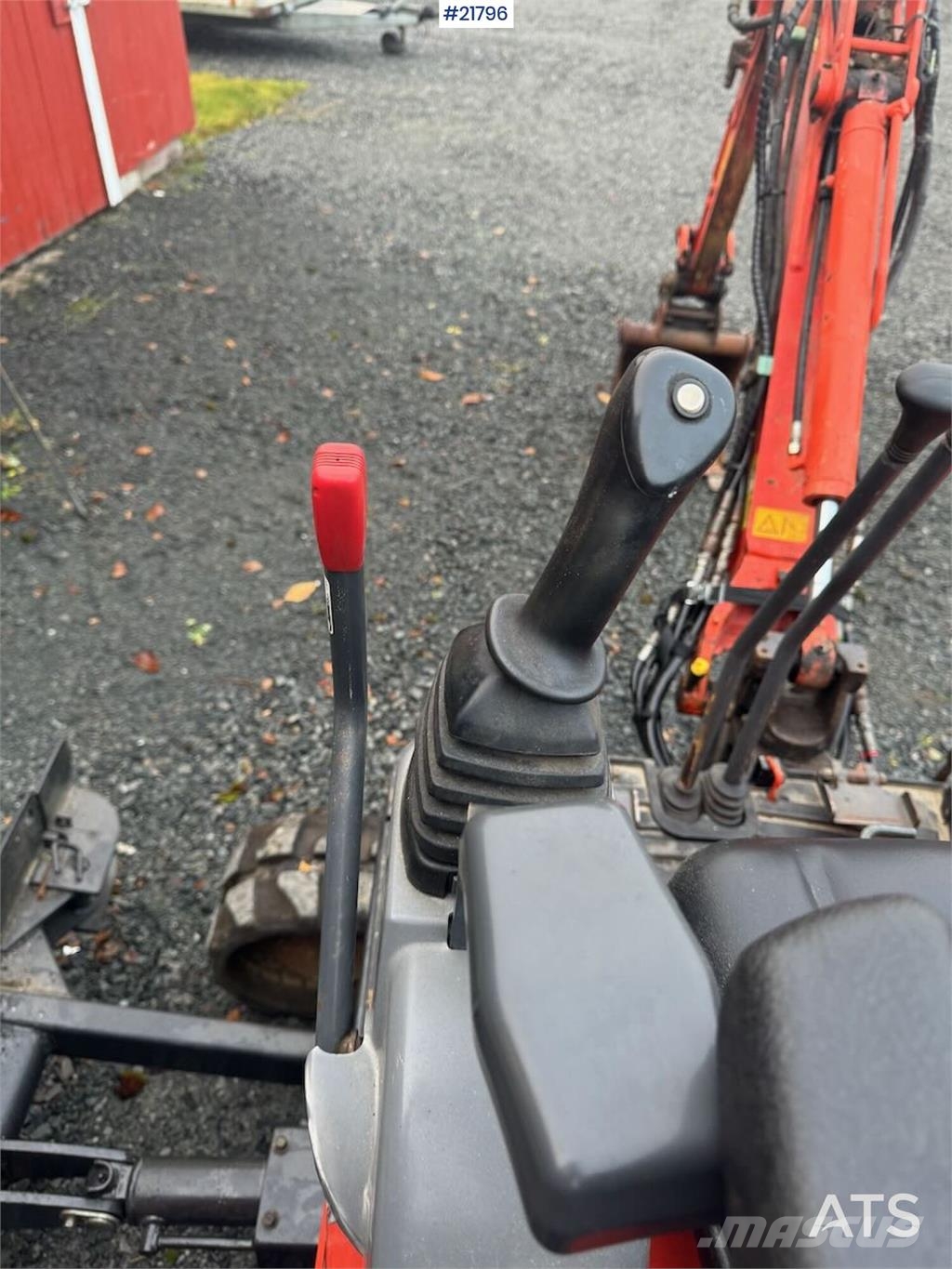Kubota U17-3a Mini Excavator with Digging Bucket – Custom Mini excavators < 7t (Mini diggers)