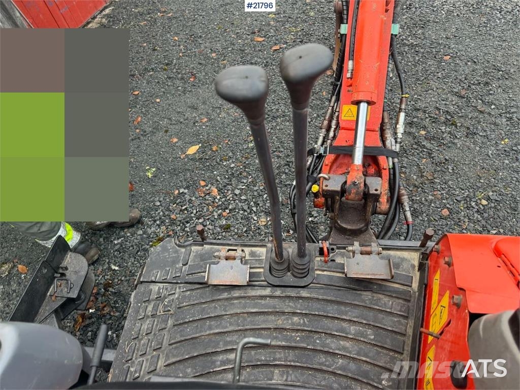 Kubota U17-3a Mini Excavator with Digging Bucket – Custom Mini excavators < 7t (Mini diggers)