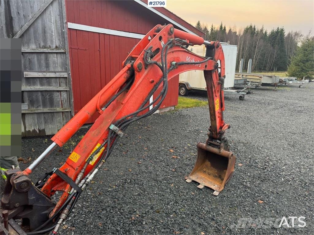 Kubota U17-3a Mini Excavator with Digging Bucket – Custom Mini excavators < 7t (Mini diggers)