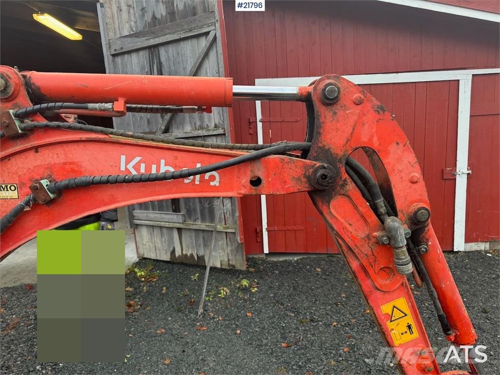 Kubota U17-3a Mini Excavator with Digging Bucket – Custom Mini excavators < 7t (Mini diggers)