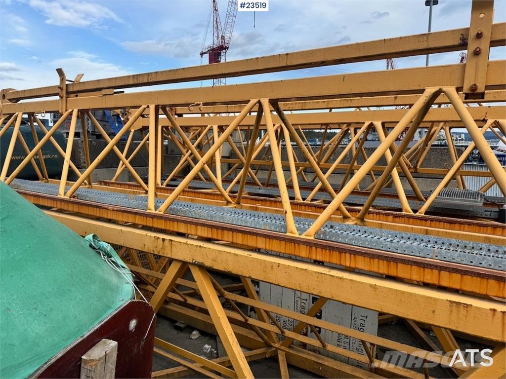 Liebherr 78EC tower crane with cabin. Grúas torre