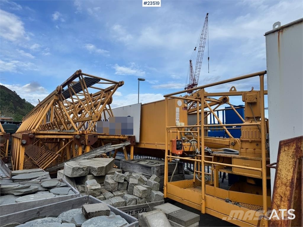 Liebherr 78EC tower crane with cabin. Grúas torre