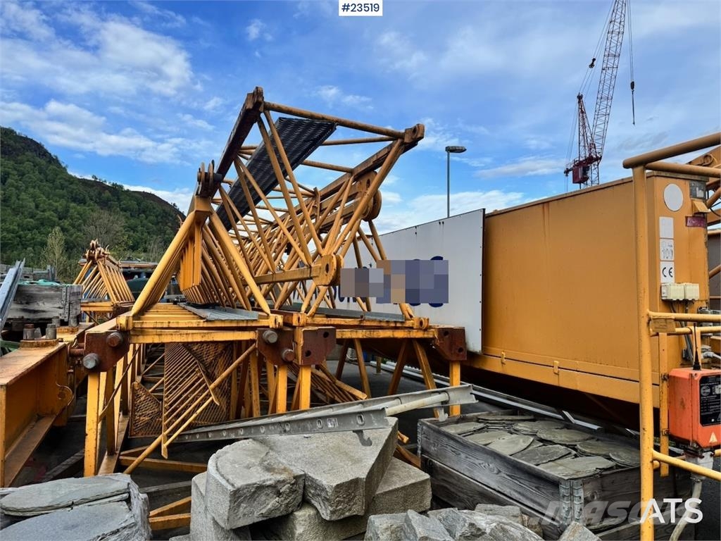 Liebherr 78EC tower crane with cabin. Grúas torre