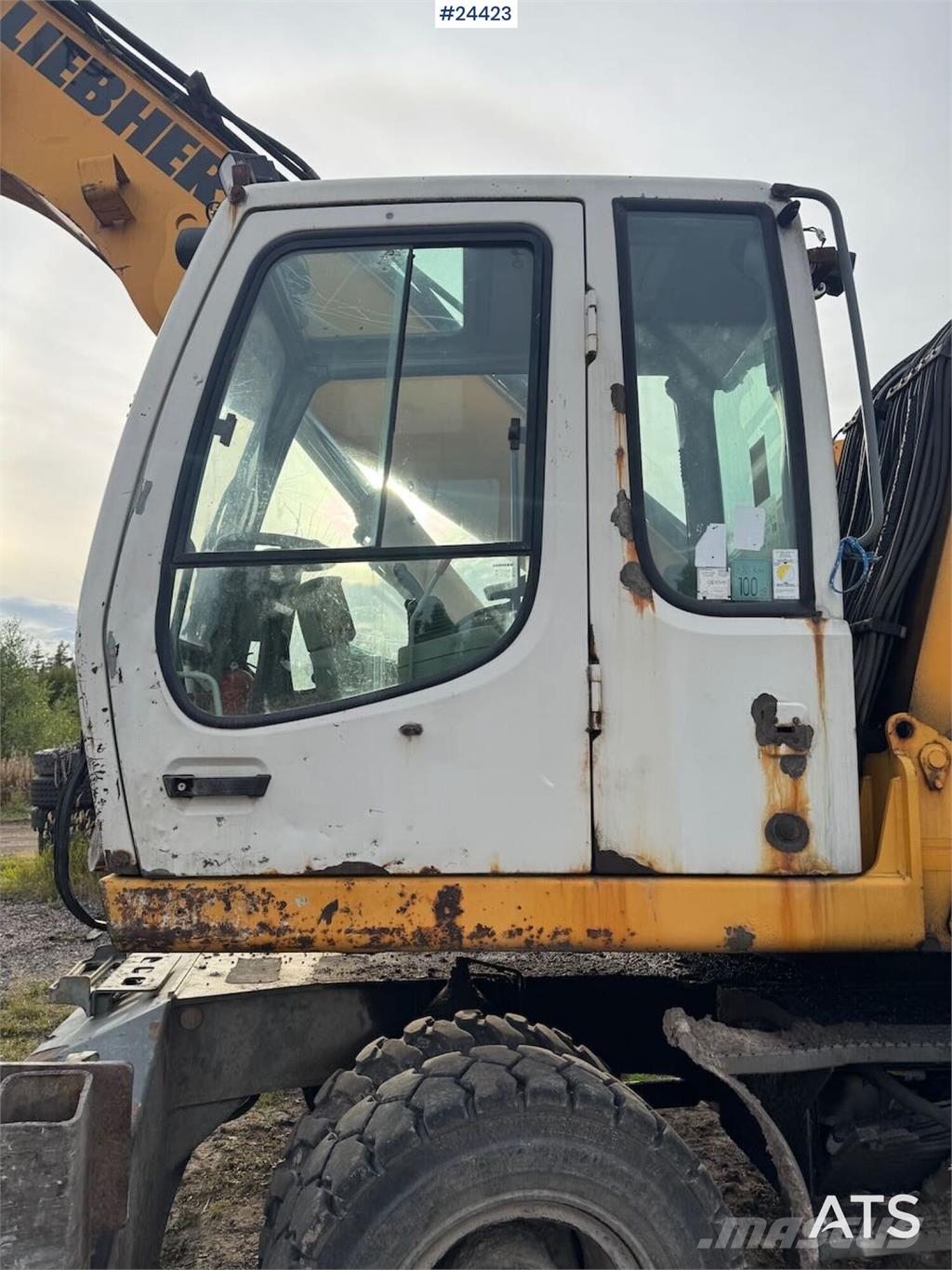 Liebherr A904C Wheeled Excavator w/ Hydraulically Elevating 휠 굴삭기