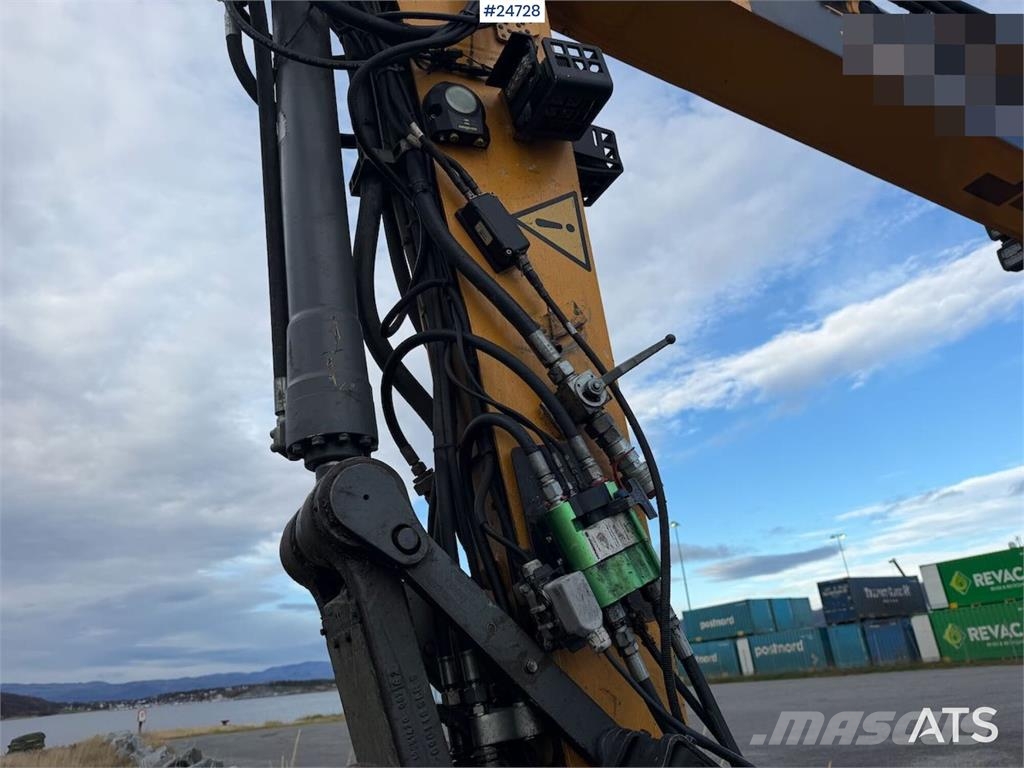 Liebherr R914 excavator with GPS, bucket, and tiltrotator.  Crawler excavators