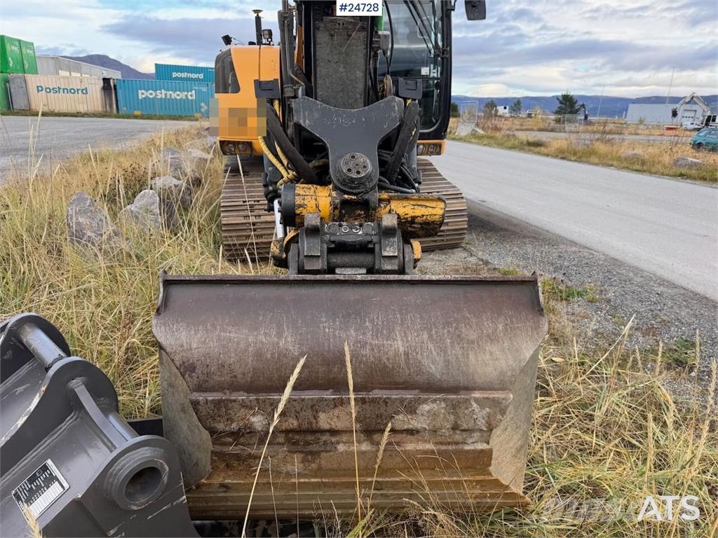 Liebherr R914 excavator with GPS, bucket, and tiltrotator.  Crawler excavators