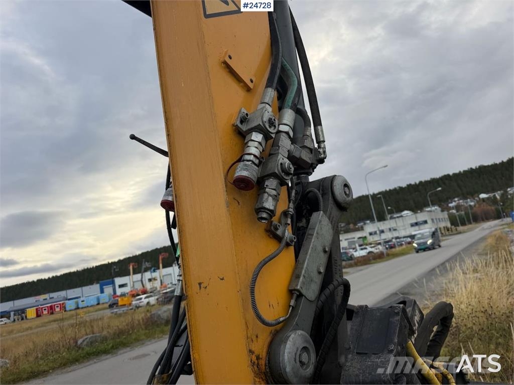 Liebherr R914 excavator with GPS, bucket, and tiltrotator.  Crawler excavators