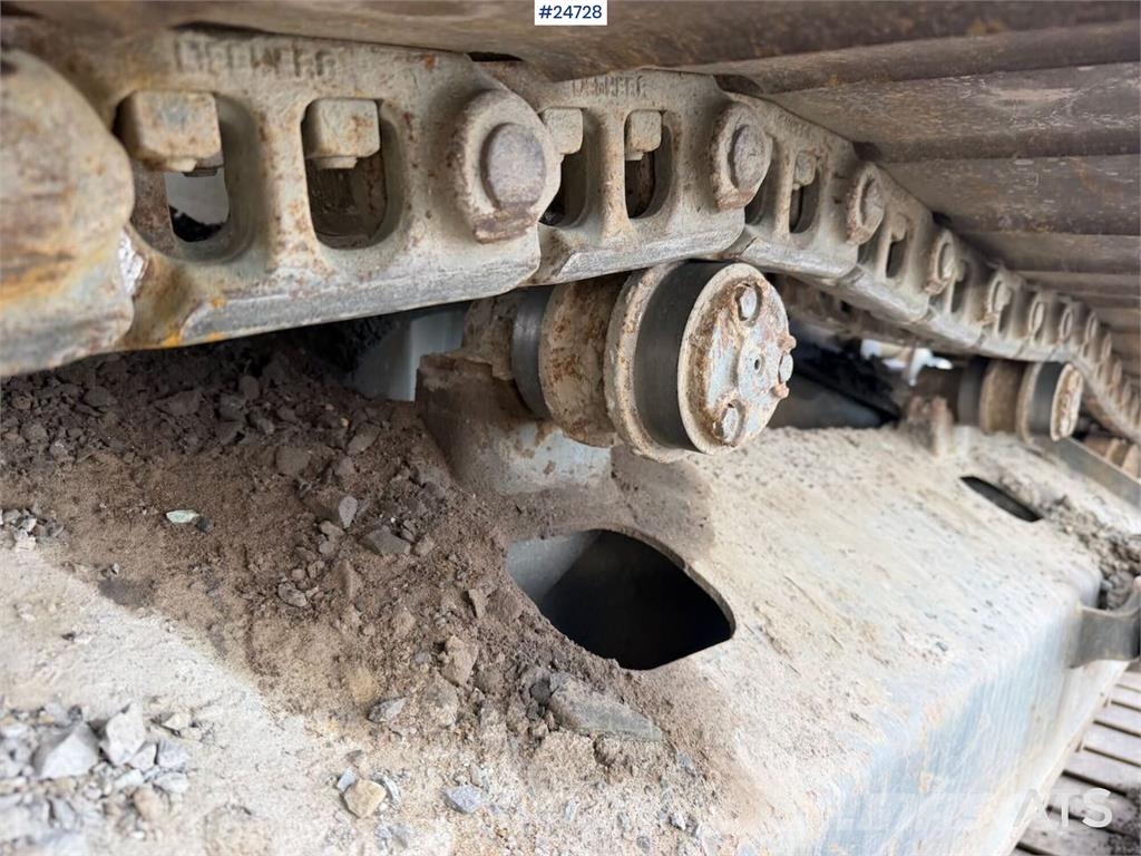Liebherr R914 excavator with GPS, bucket, and tiltrotator.  Crawler excavators