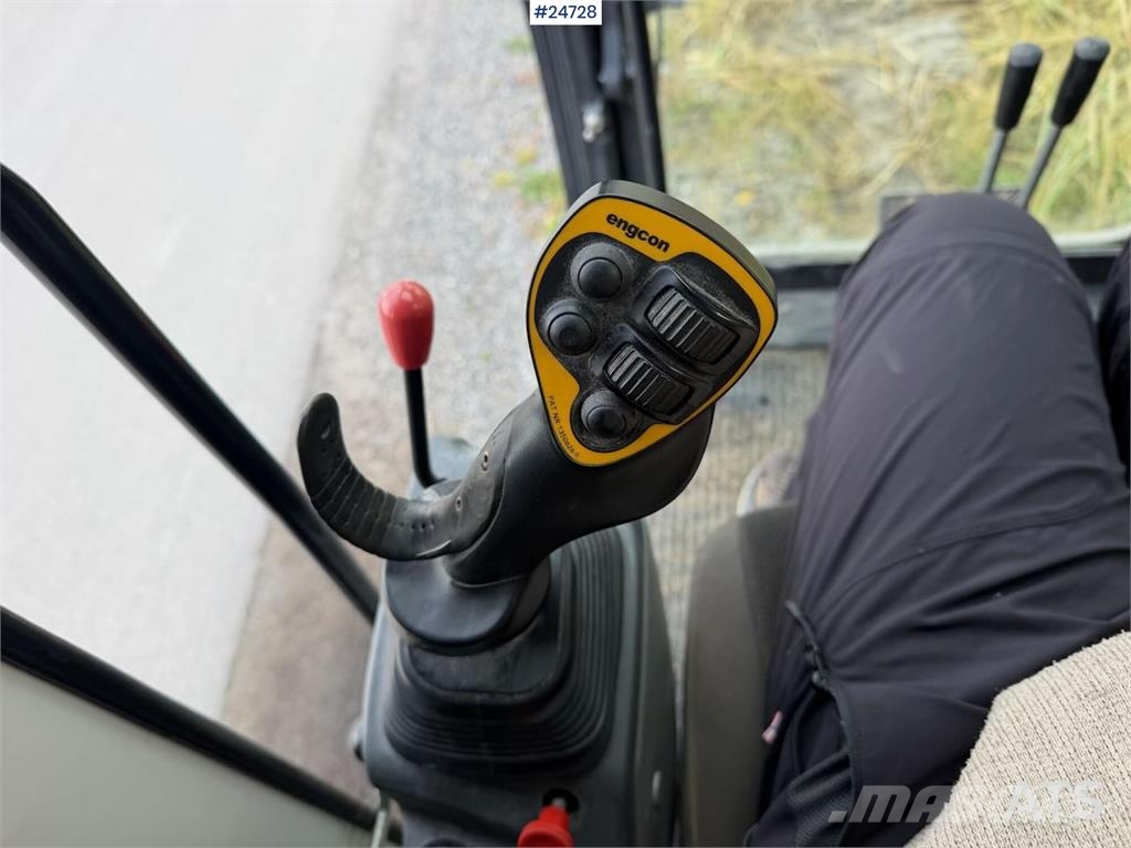 Liebherr R914 excavator with GPS, bucket, and tiltrotator.  Crawler excavators